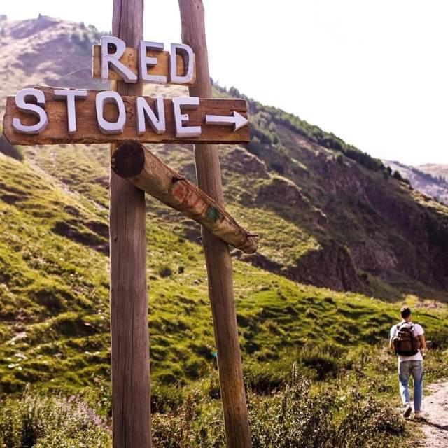 Red Stone Guest House كازباجي المظهر الخارجي الصورة